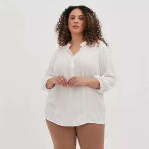 Torrid NWT Size 2 Crinkle Gauze Button-Front Top